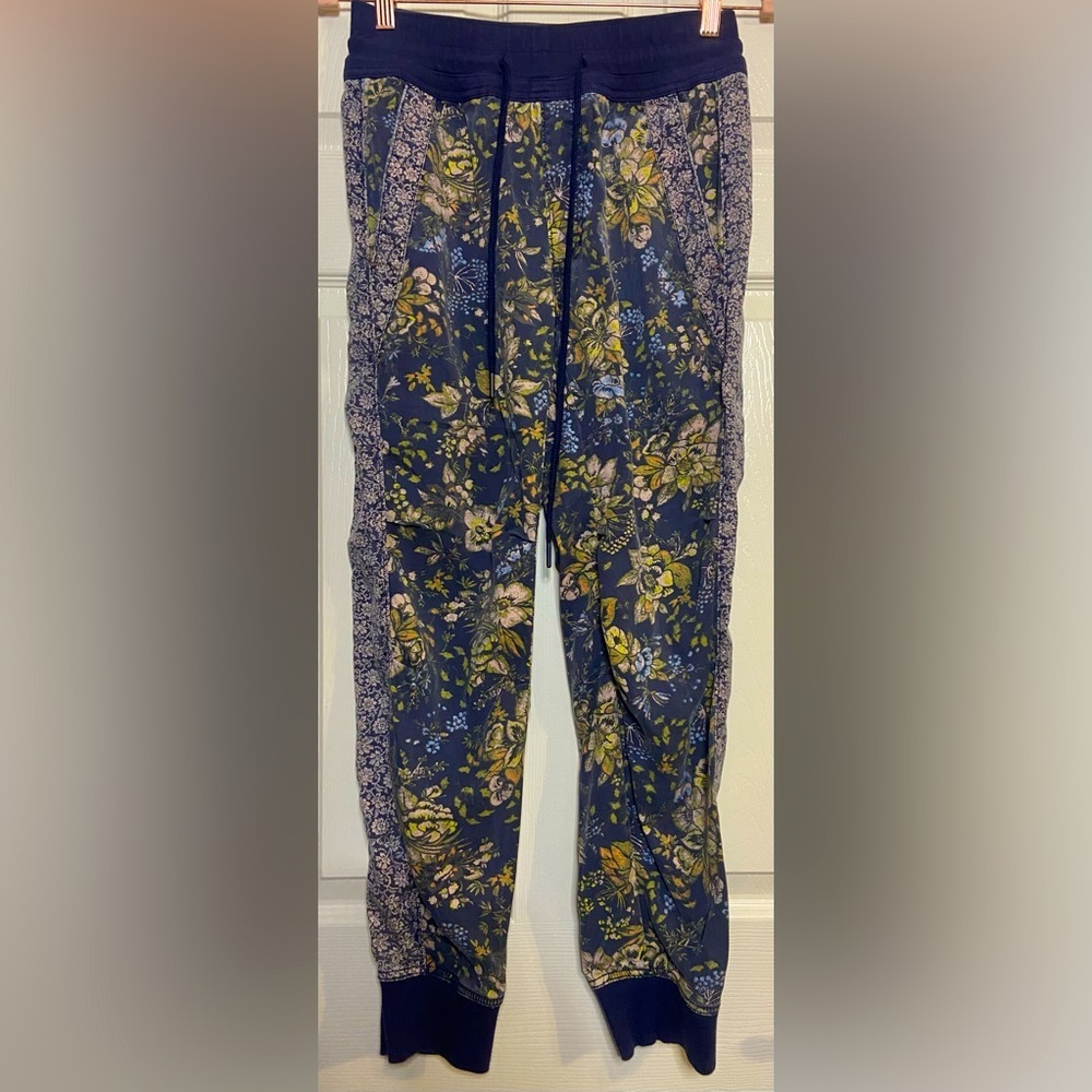 By Anthropologie Kallie Joggers Women’s Size XS Blue Motif Floral Boho Style
